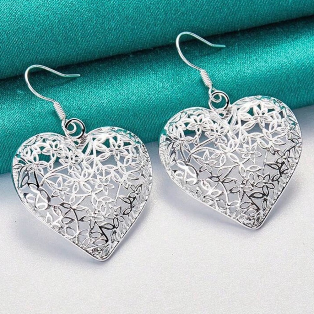 Elegant Set Silver Heart Earrings and Necklace